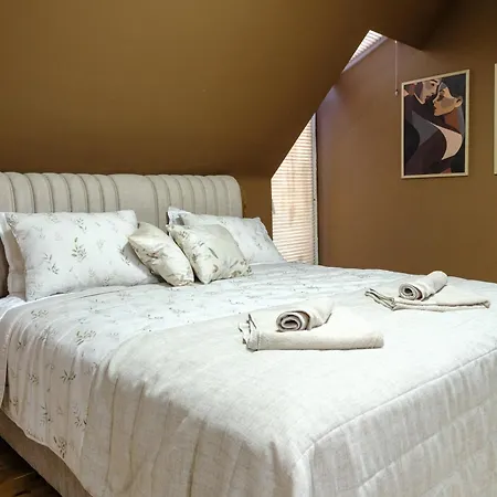 Romantic Loft With Jacuzzi Bath Near Center Апартаменти