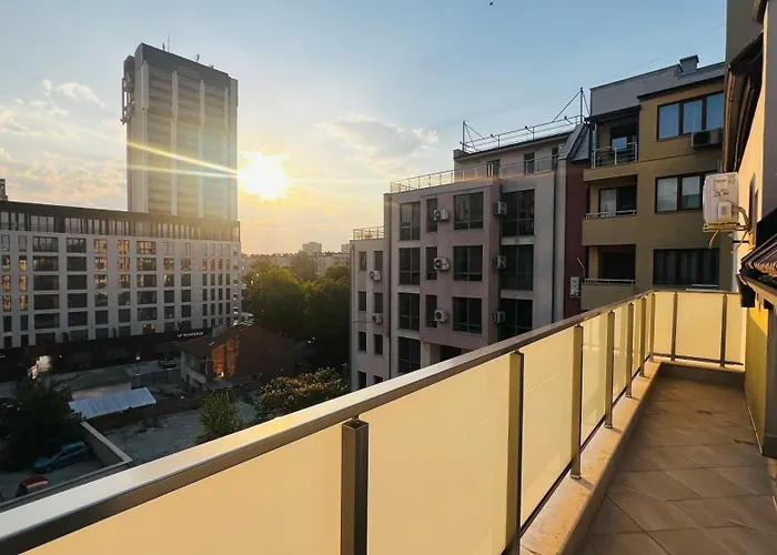 Апартаменти Romantic Loft With Jacuzzi Bath Near Center Пловдив