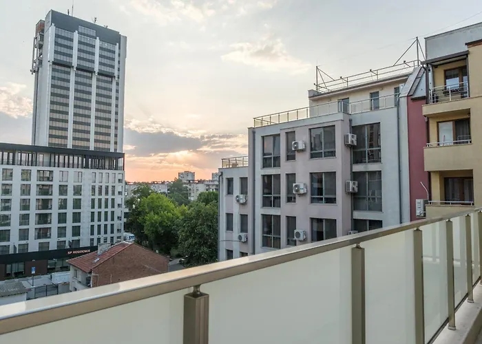 Апартаменти Romantic Loft With Jacuzzi Bath Near Center *