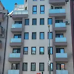 Апартаменты Cozy Loft With Jacuzzi Bath Near Center & Free Street Parking