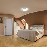 Апартаменты Cozy Loft With Jacuzzi Bath Near Center & Free Street Parking *
