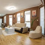 Апартаменты Cozy Loft With Jacuzzi Bath Near Center & Free Street Parking