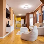 Cozy Loft With Jacuzzi Bath Near Center & Free Street Parking Апартаменты *