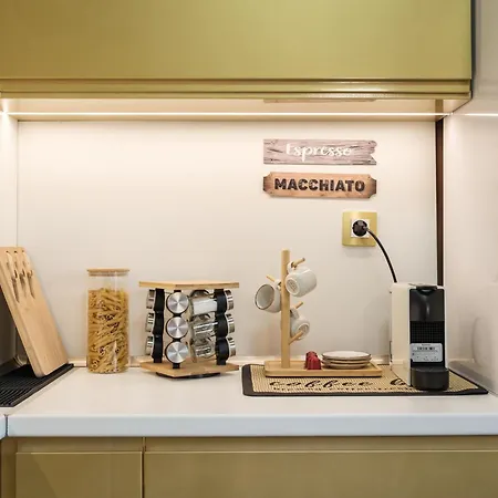 Romantic Loft With Jacuzzi Bath Near Center شقة