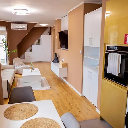 Cozy Loft With Jacuzzi Bath Near Center *