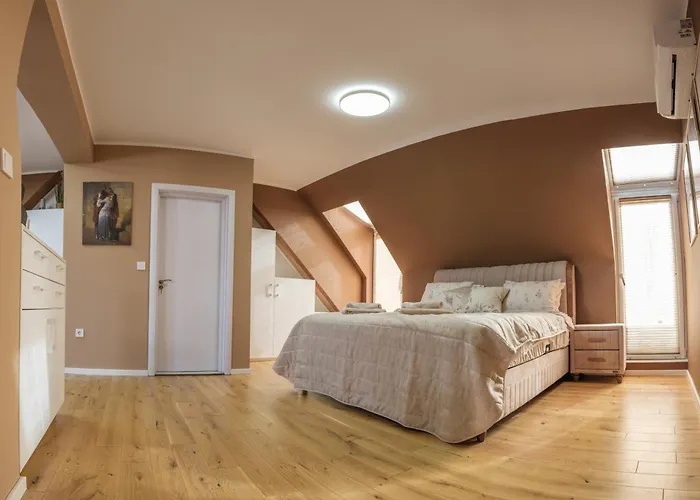 شقة Romantic Loft With Jacuzzi Bath Near Center *