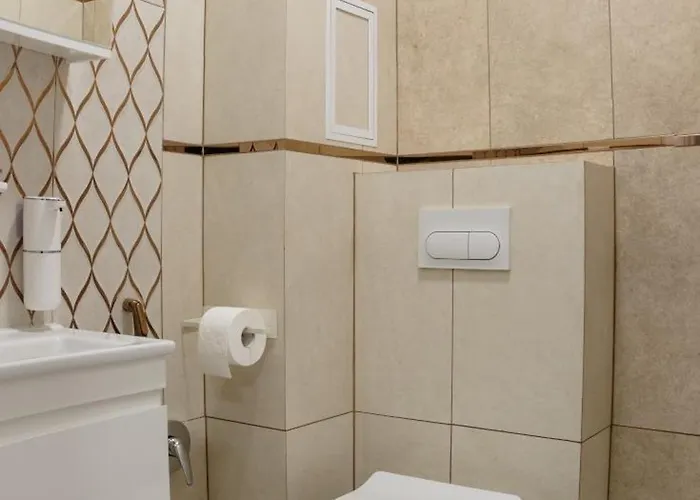 Romantic Loft With Jacuzzi Bath Near Center شقة