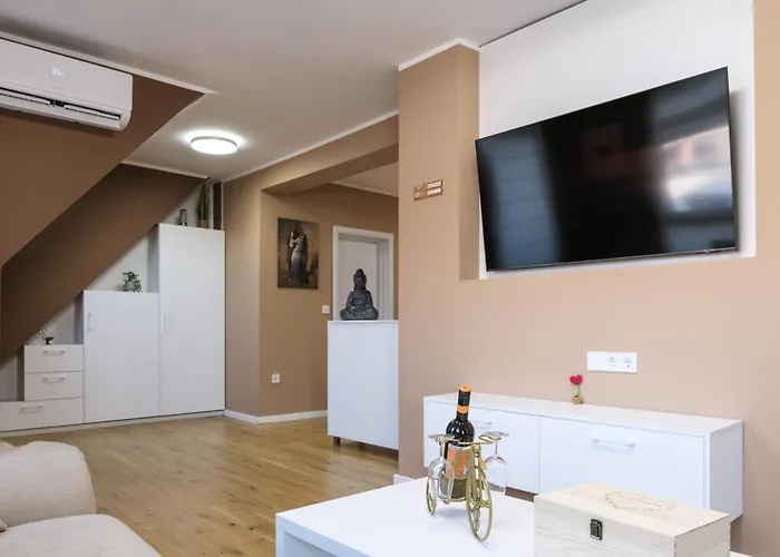 公寓 Romantic Loft With Jacuzzi Bath Near Center